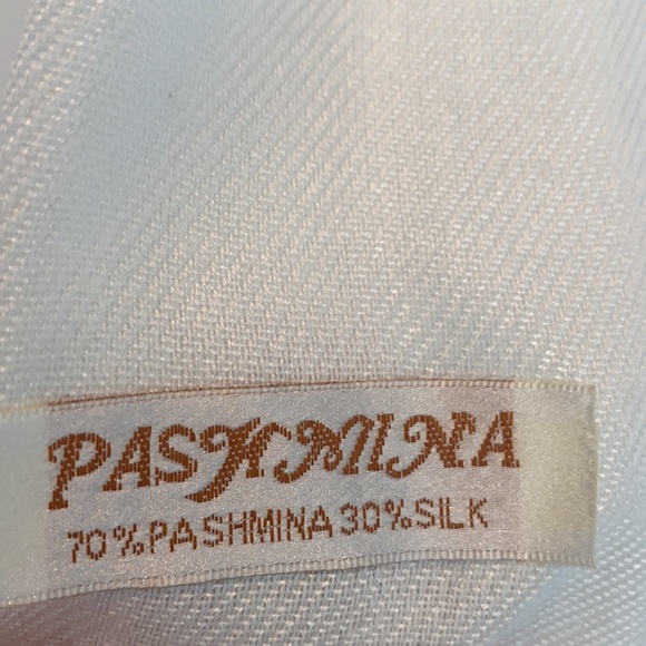 Pashmina ivory colored with fringes. 68L x 27W. - Picture 3 of 3